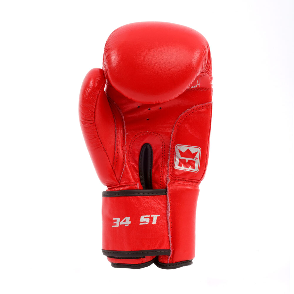 Face intérieure du gant de boxe Montana 34ST NewCode : paume rouge, marquage 34 ST sur la manchette noire et fermeture rapide par bande auto-agrippante.