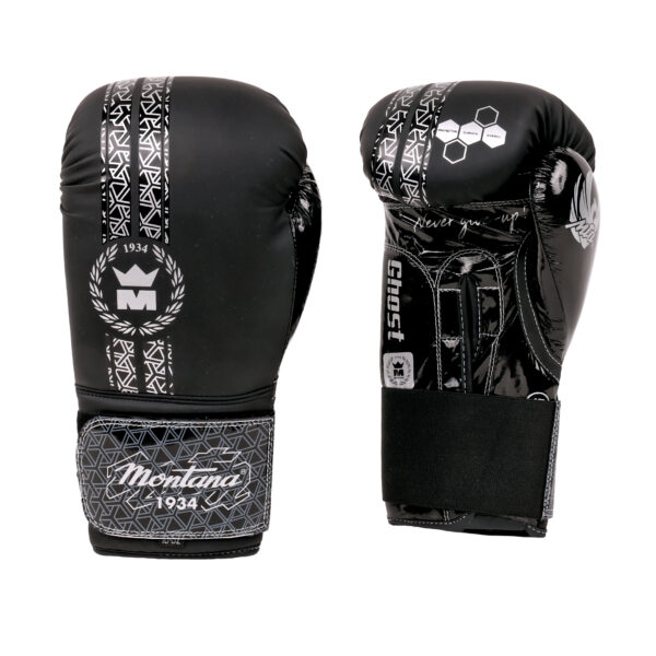 Paire de gants de boxe noirs Montana GHOST BlackCode, vue de dos et de profil, avec le motif graphique blanc en bandeau et le blason Montana 1934.