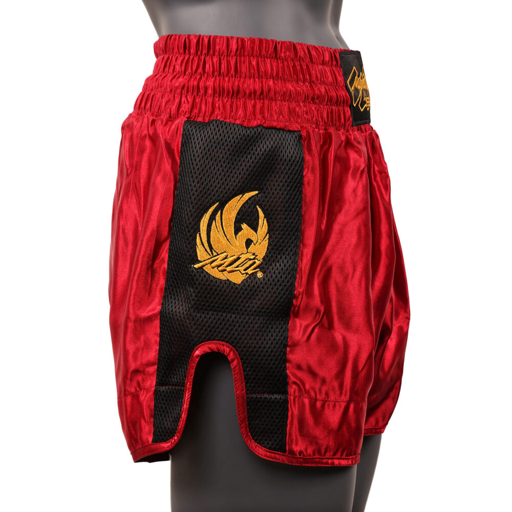 Short de boxe bordeaux Montana MUAY THAI NewCode Legend vu de profil, montrant la bande latérale en mesh VENTIL’AIR et le phénix doré imprimé.