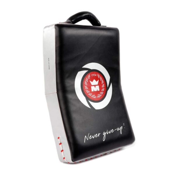 Bouclier de boxe Montana SHIELD BCL, forme incurvée pour absorber les chocs, poignées ergonomiques facilitant la manipulation dans toutes les positions.