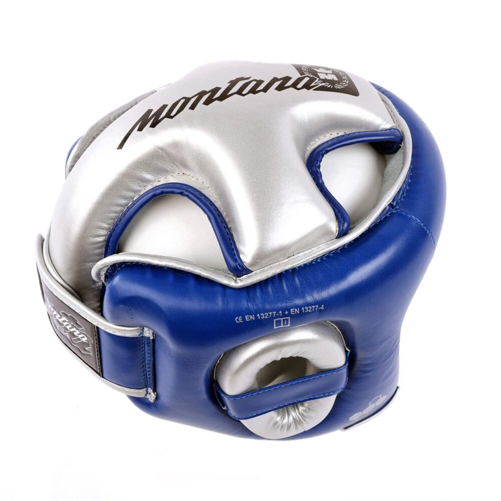 Casque de boxe bleu Montana HELMET TFK, vue 3/4 supérieure, révélant la conception ergonomique du dessus de tête avec mousse protectrice et orifices auditifs pour un bon maintien de l’attention pendant les combats.