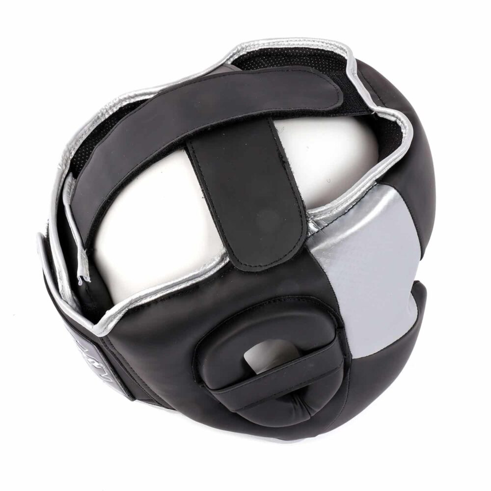 Casque de boxe noir Montana FULLGUARD Identity offrant une couverture intégrale du visage et un confort optimal grâce à son double système de réglage au-dessus et à l'arrière de la tête