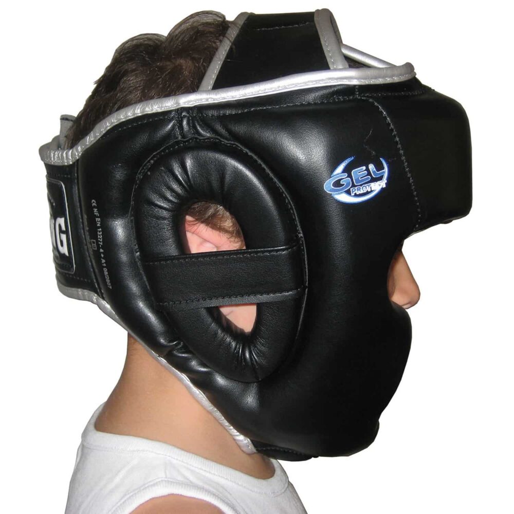 Casque de boxe noir Montana KIDGUARD FULL pour enfants, idéal pour l’initiation, avec mentonnière renforcée, oreille dégagée et ajustement SMART LOCK.