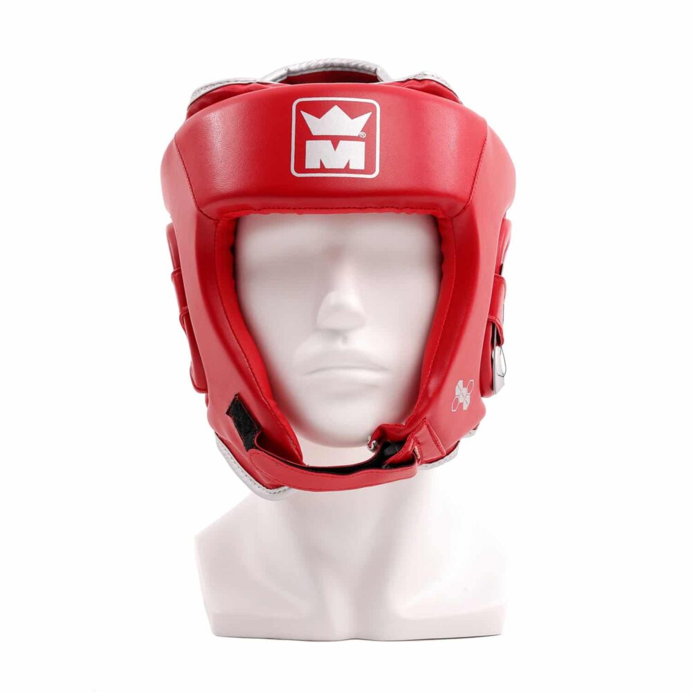Casque de boxe rouge Montana AMATEUR en mousse EVA articulée, offrant une protection frontale et latérale sans compromis sur la visibilité, conçu pour les compétitions.