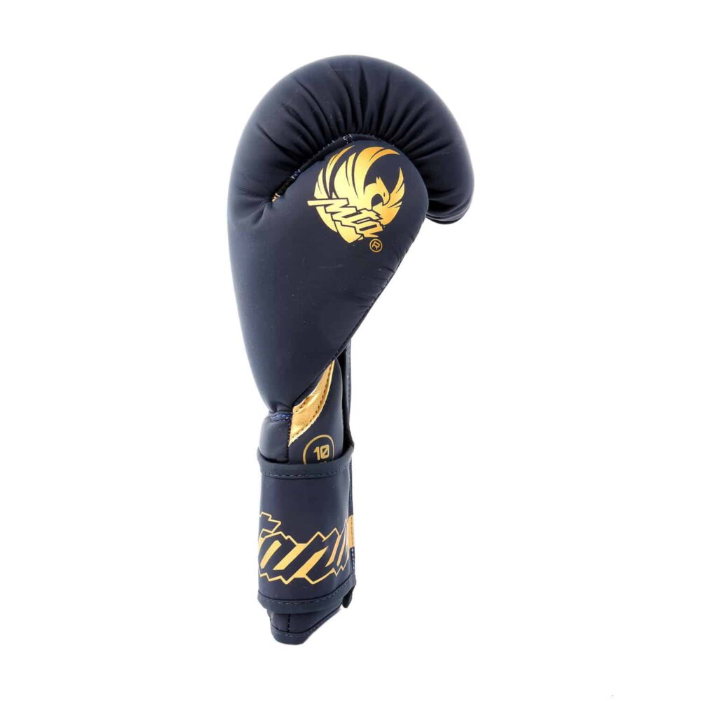 Gants de boxe bleus Montana ENERGY Poseidon pour muay thaï, boxe anglaise, kick boxing et full contact, dotés d’une ergonomie moderne et d’un design élégant aux finitions dorées.