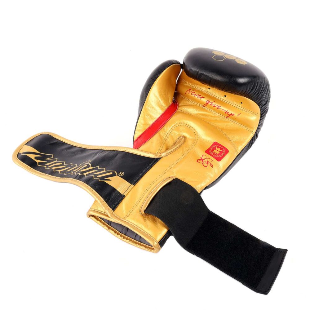 Gants de boxe noirs Montana DEVIL NewCode à l’intérieur ergonomique, mousse injectée et doublure satin ‘soft’, assurant confort, durabilité et absorption optimale des chocs.