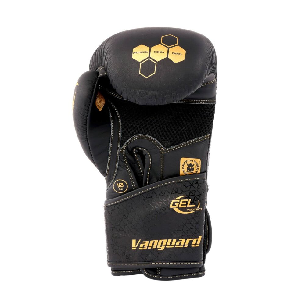 Gants de boxe noirs Montana VANGUARD NewCode avec paume ventilée ‘VENTIL’AIR’ et doublure satin ‘soft’, garantissant fraîcheur, confort et évacuation rapide de l’humidité.