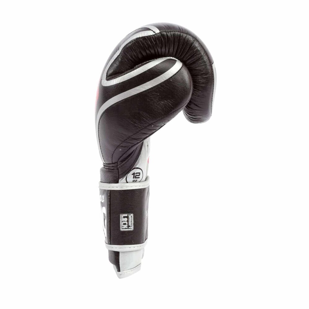 Gants de boxe noirs Montana X-FIGHT Evo BlackForce adaptés aux entraînements intenses et compétitions, disciplines : boxe anglaise, boxe thaï, Muay Thai et full contact, avec profil incurvé et finitions haut de gamme.