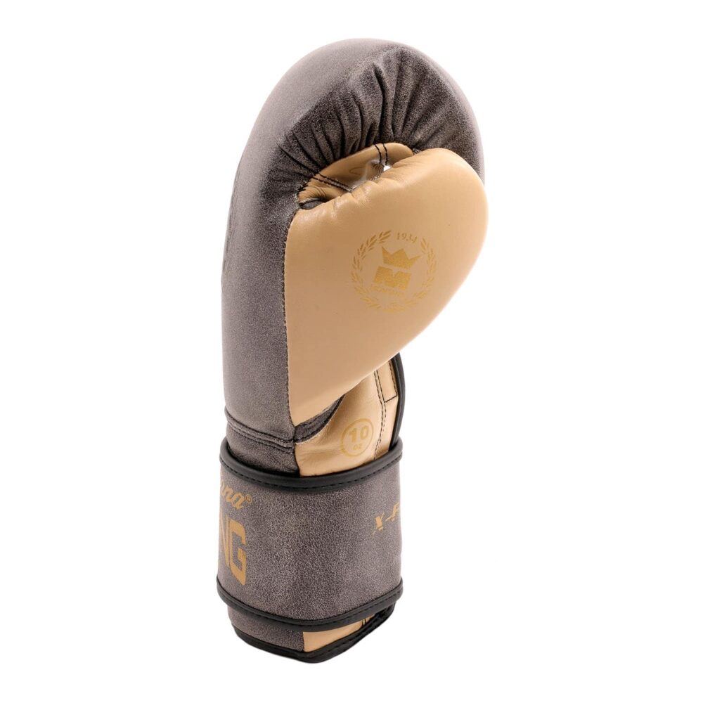 Gants de boxe marron Montana X-FIGHT Heritage pour boxe anglaise, boxe thaï, Muay Thai et full contact, avec silhouette incurvée, coutures renforcées et style rétro en cuir texturé.