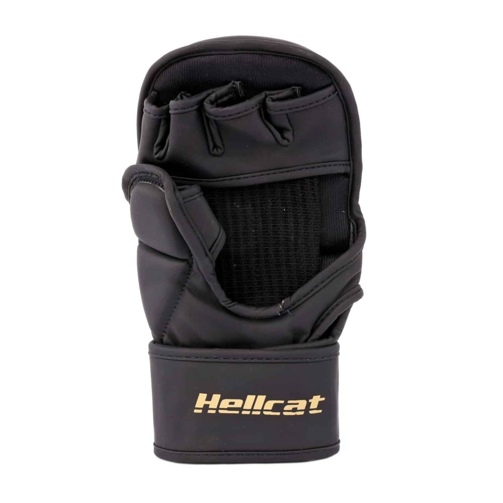 Gants MMA HELLCAT NewCode noirs en PolyComposite avec mousse EVA haute absorption, paume ouverte antiglisse, conçus pour l'entraînement sécurisé et intensif.