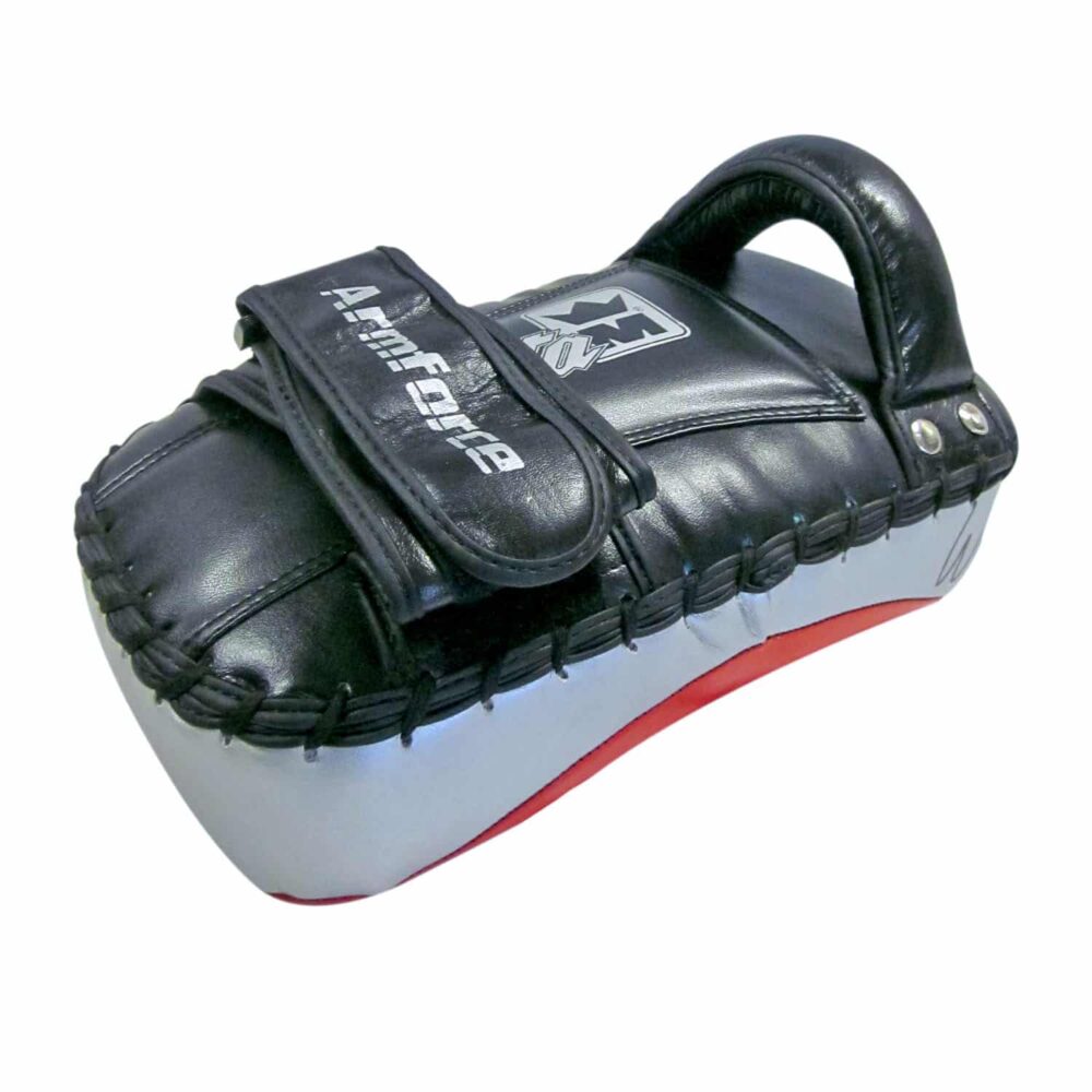 Pao mid-size rouge Montana ARMFORCE en cuir, conçu pour le confort du coach avec absorbeur avant-bras, prise ergonomique et insert confort amortissant.