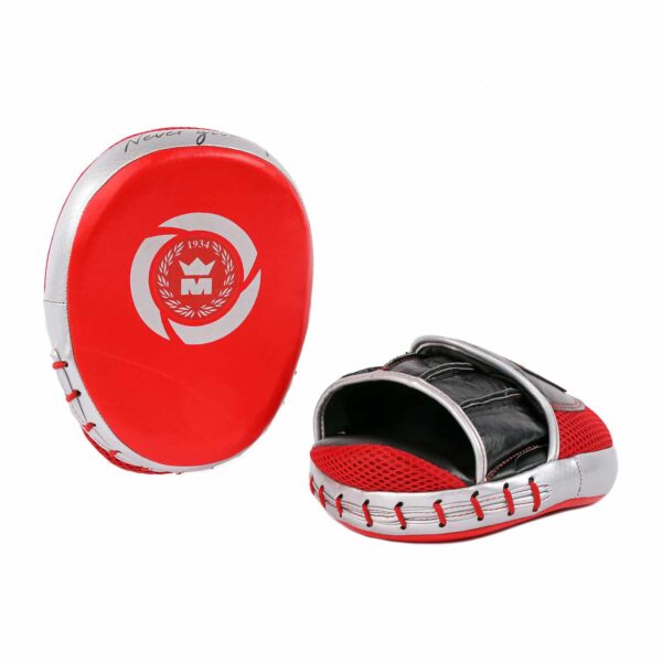 Pattes d’ours rouges Montana RAZORPRO en cuir de buffle, système VENTIL’AIR et mousse EVA, idéales pour l’entraînement technique et rapide.