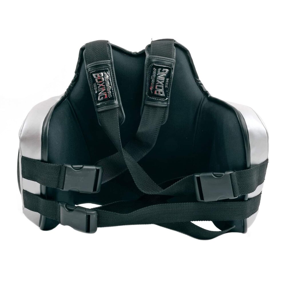 Plastron intégral BODY PROTECTOR homologué CE, conçu pour une couverture thoracique complète, confort et sécurité renforcés.