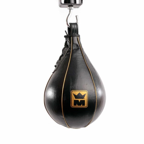 Poire de vitesse en cuir noir lisse avec coutures visibles et vessie latex, pour un travail de frappe rapide et fluide.