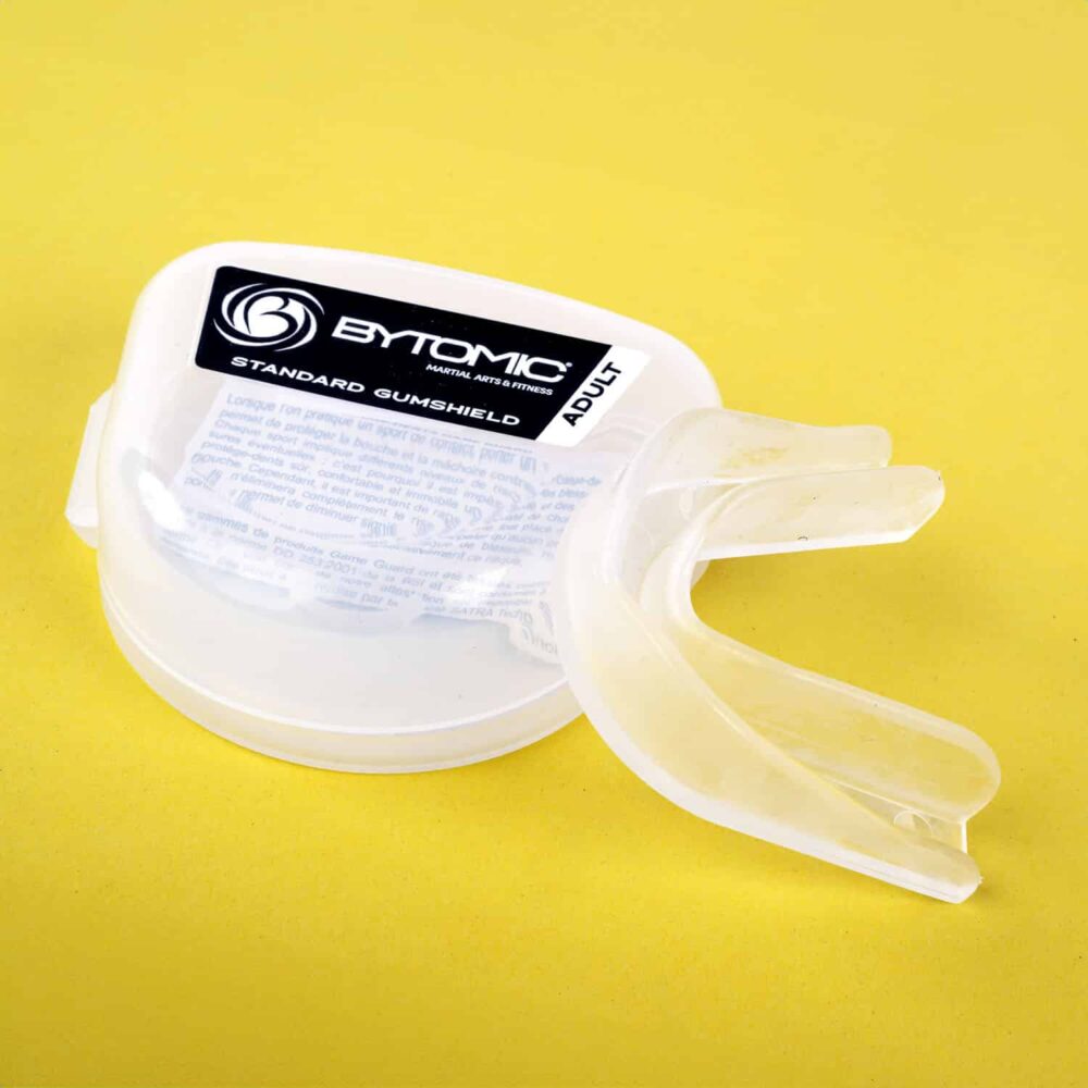 Protège-dents simple incolore GAME GUARD, homologué CE, design anatomique pour sports de combat, adaptable à la dentition.