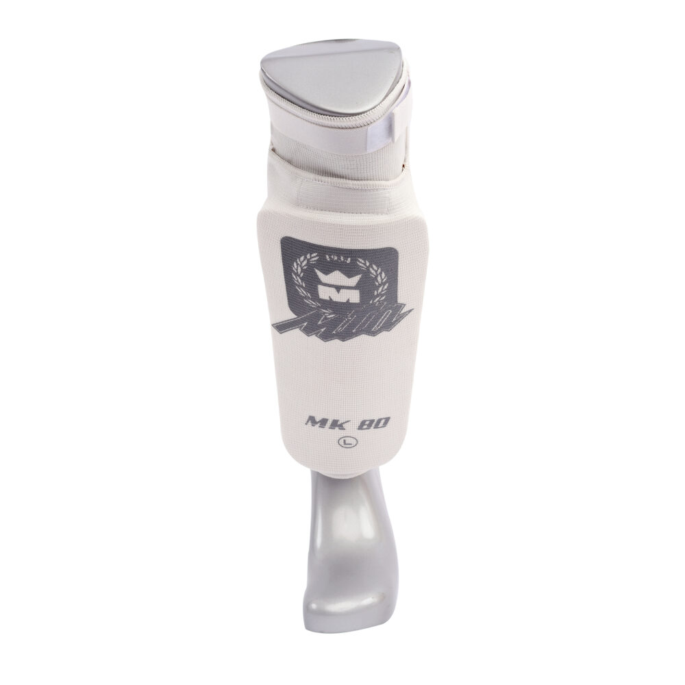 Protège-tibias blanc MK80 en coton élastique pour un confort respirant, avec mousse dense, fermeture scratch et certification CE pour une pratique sécurisée.