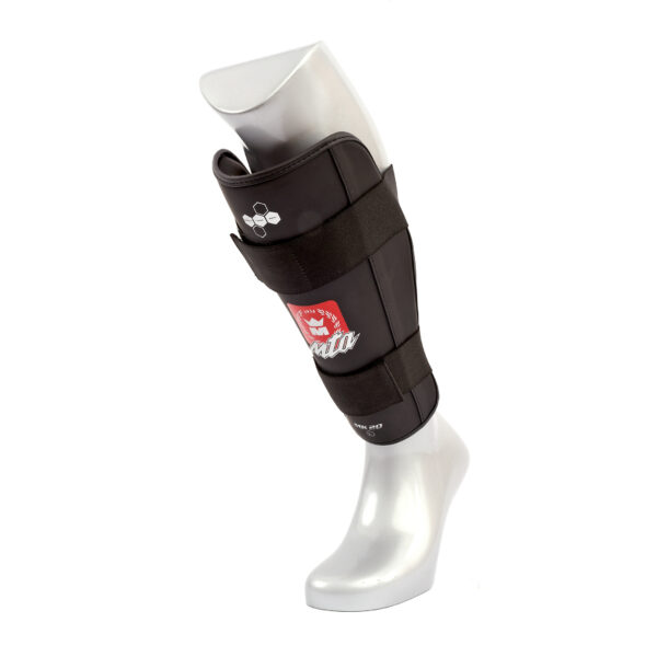 Protège tibias MK20 noirs en PolyComposite, mousse dense, doublure antibactérienne et ajustement scratch, parfait pour l'entraînement et la compétition, certifié CE.