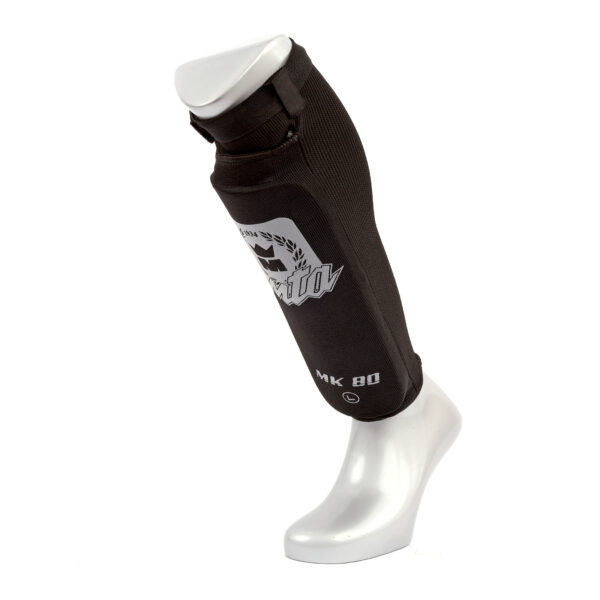 Protège-tibias noir MK80 en coton élastique avec insert mousse, idéal pour les débutants en arts martiaux, doté d'une fermeture scratch ajustable et certifié CE.