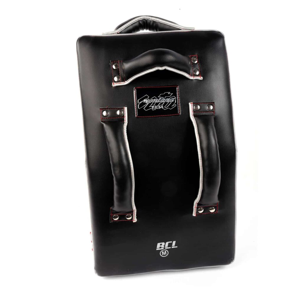 Vue poignée du bouclier Montana SHIELD BCL, forme incurvée pour absorber les chocs, poignées ergonomiques facilitant la manipulation dans toutes les positions.