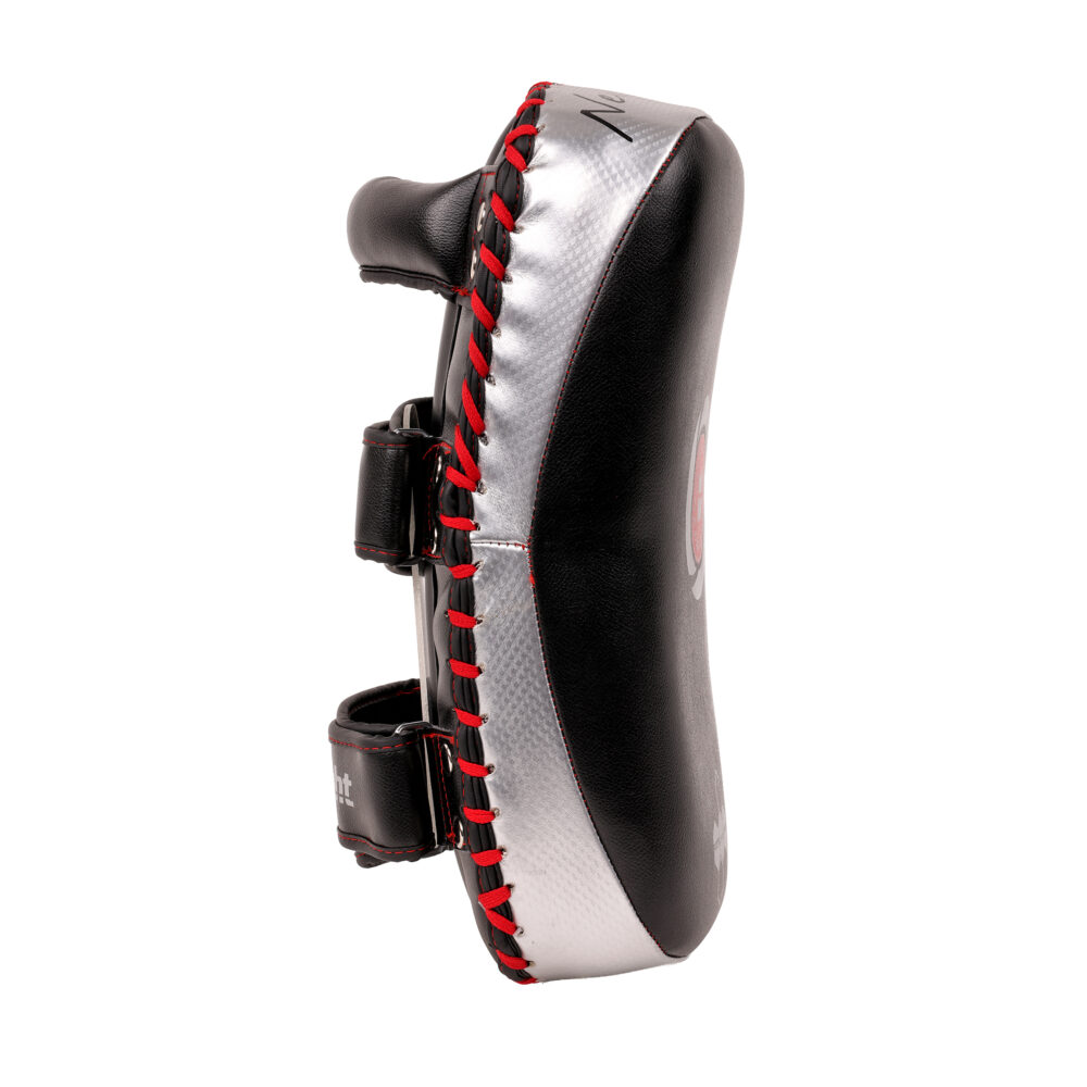 Face de frappe du pao Montana PAOLIGHT, montrant la surface d’impact en PolyComposite noir et le blason rouge à la couronne.