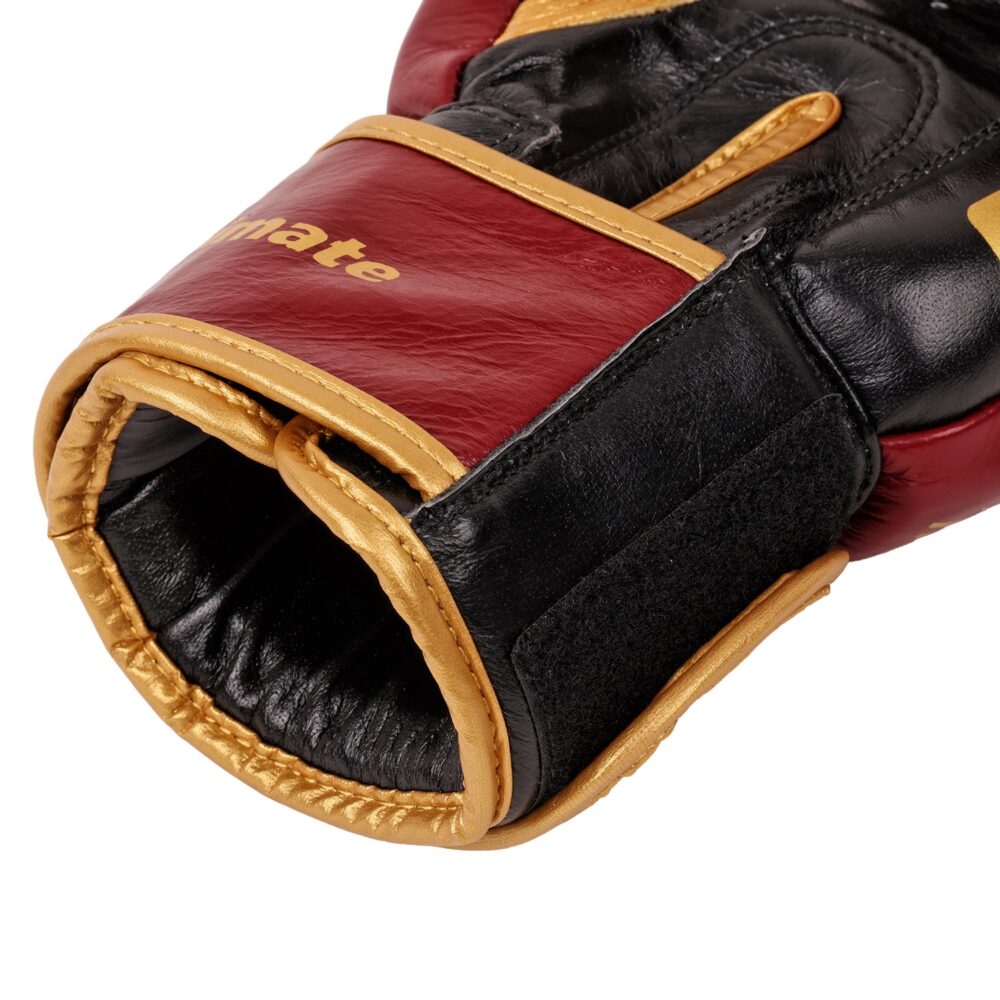 Manchette SMARTLOCK ouverte du gant de boxe Montana ULTIMATE Legend, révélant la large bande auto-agrippante et la doublure satin soft à séchage rapide.