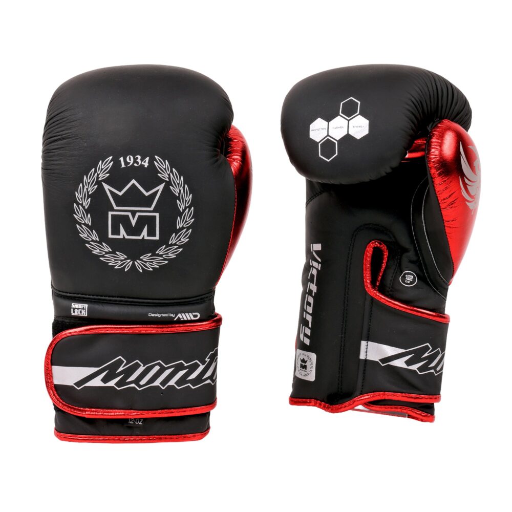 Paire de gants de boxe noirs et rouges Montana VICTORY Identity en cuir de vachette, vue de dos et de profil, avec blason à la couronne 1934 et empiècements rouge métallisé.